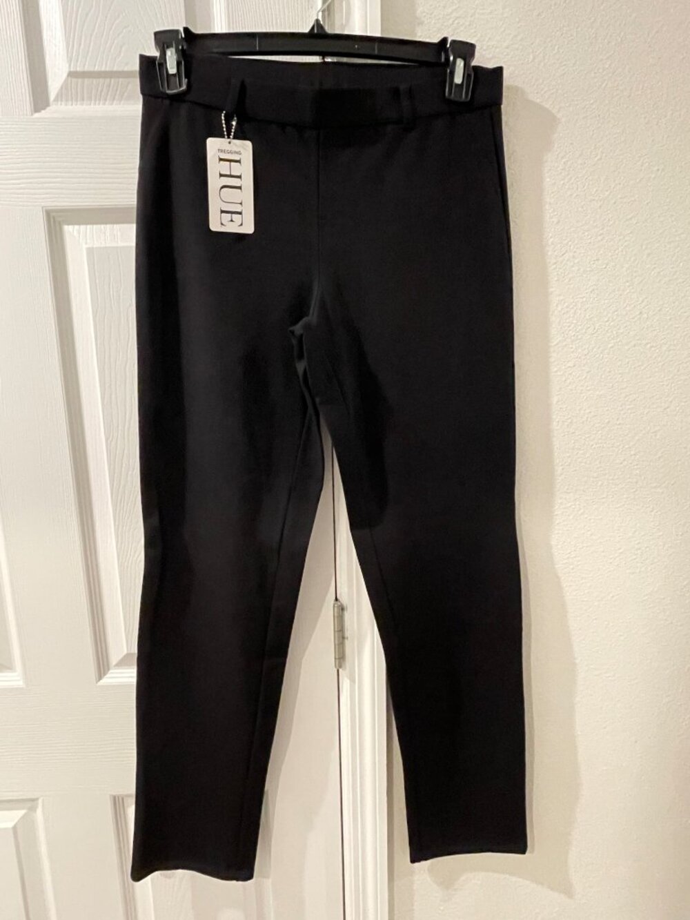 NWT HUE Treggings straight leg pant